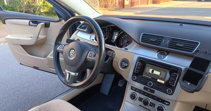 Volkswagen Passat cena 36900 przebieg: 252000, rok produkcji 2013 z Płock małe 781